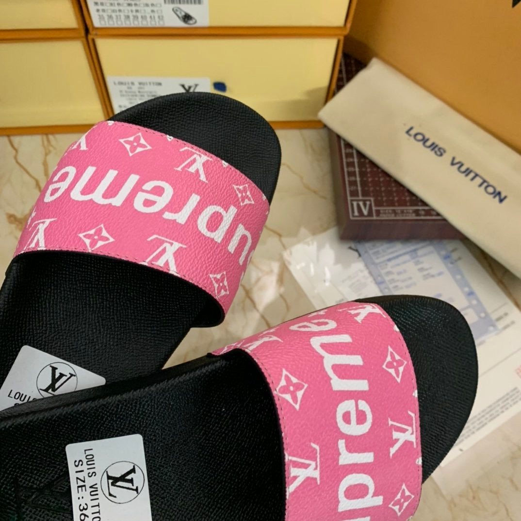 L O G O - S L I D E S (3 Colours Available) - LV x S U P R E M E - product image from the listing.
