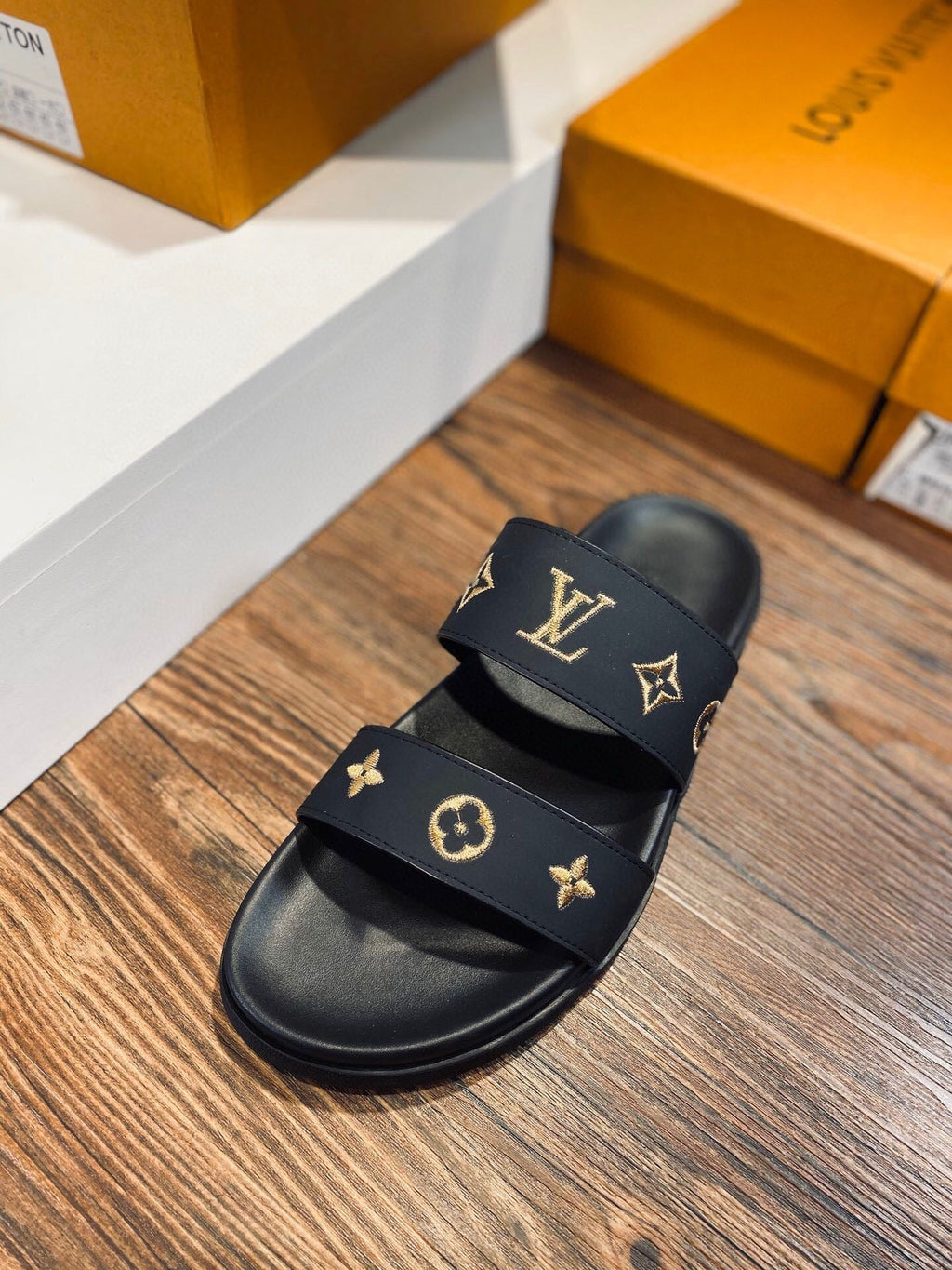 slides by Lv - product photo shown in the listing for this item.