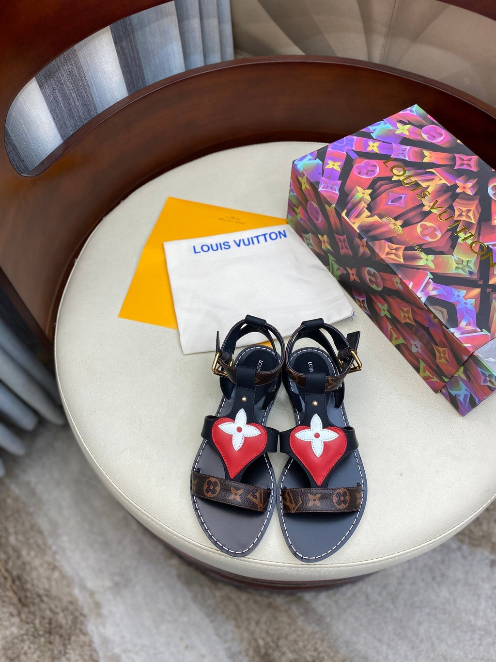 slides by Lv - product photo shown in the listing for this item.