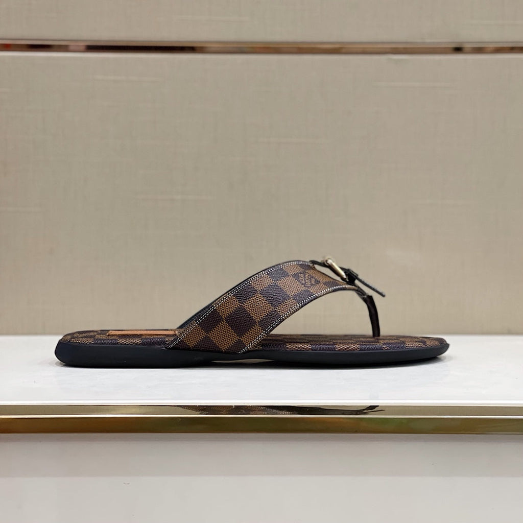 Men's Louis Vuitton Slippers - product image from the listing.