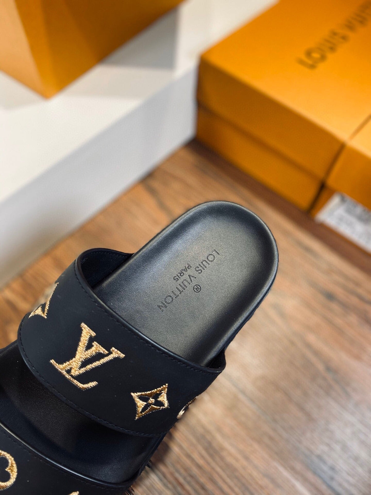 slides by Lv - product photo shown in the listing for this item.