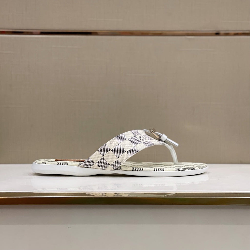 Men's Louis Vuitton Slippers - product image from the listing.