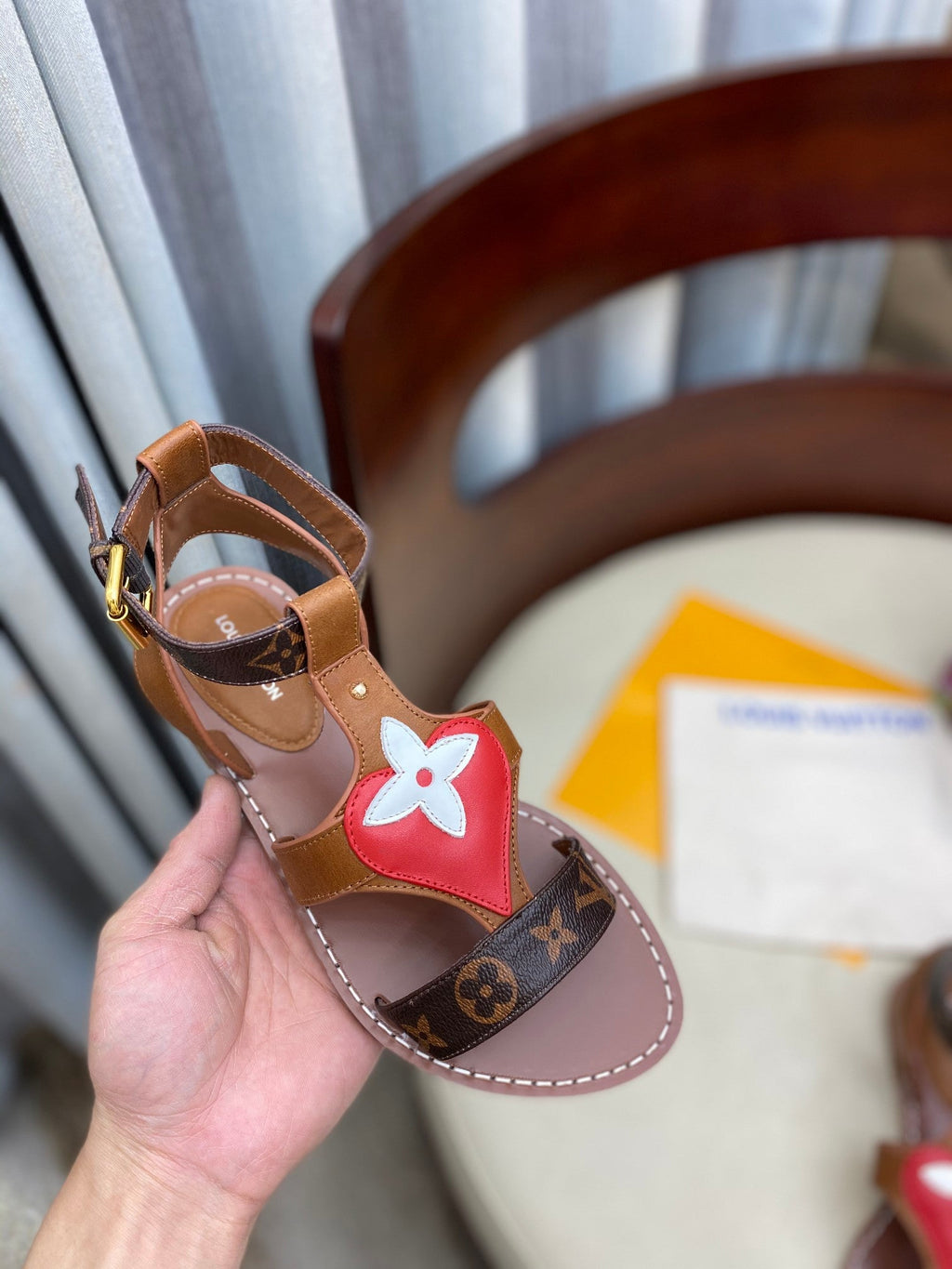 slides by Lv - product photo shown in the listing for this item.