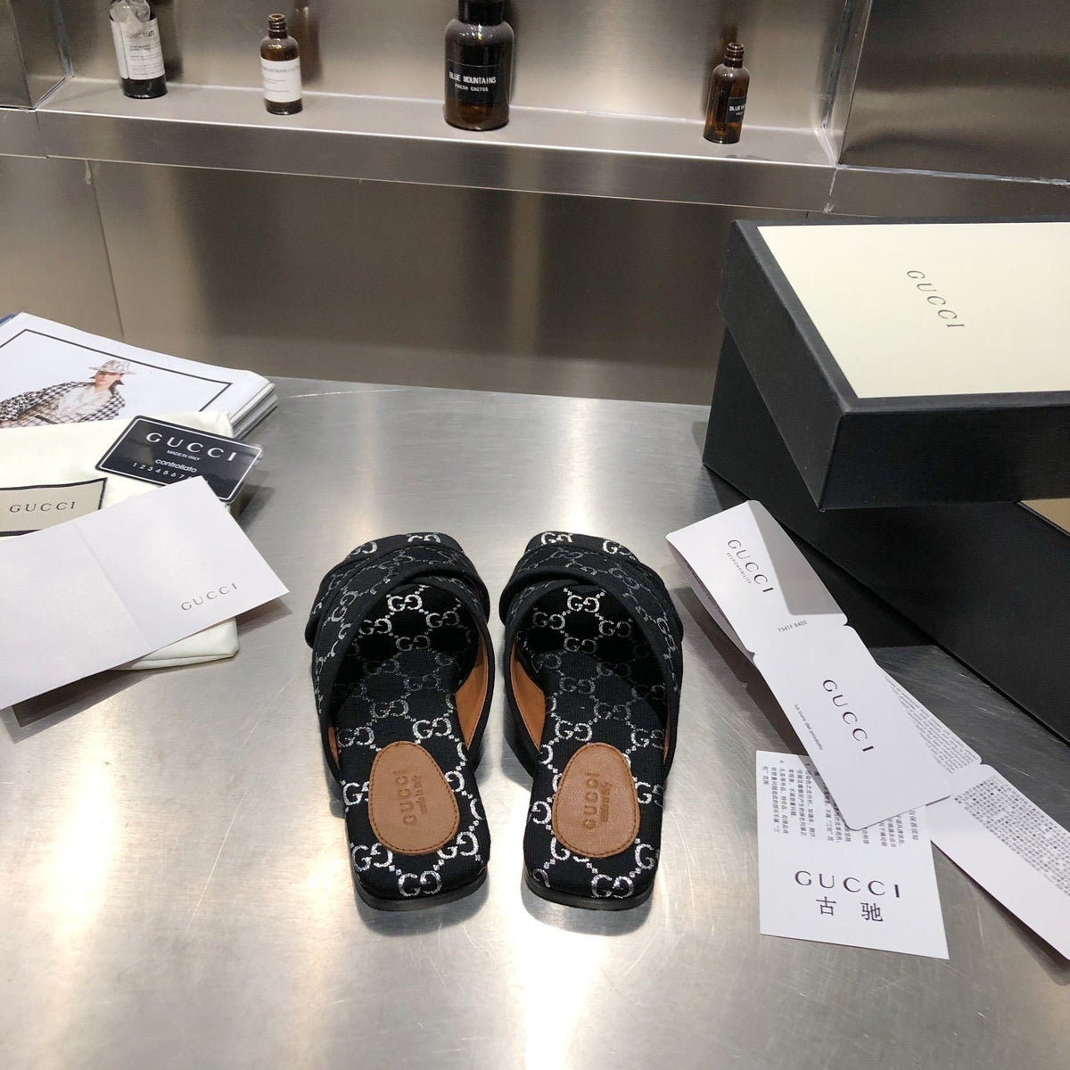 slides 2021 by Gucci - product photo shown in the listing for this item.