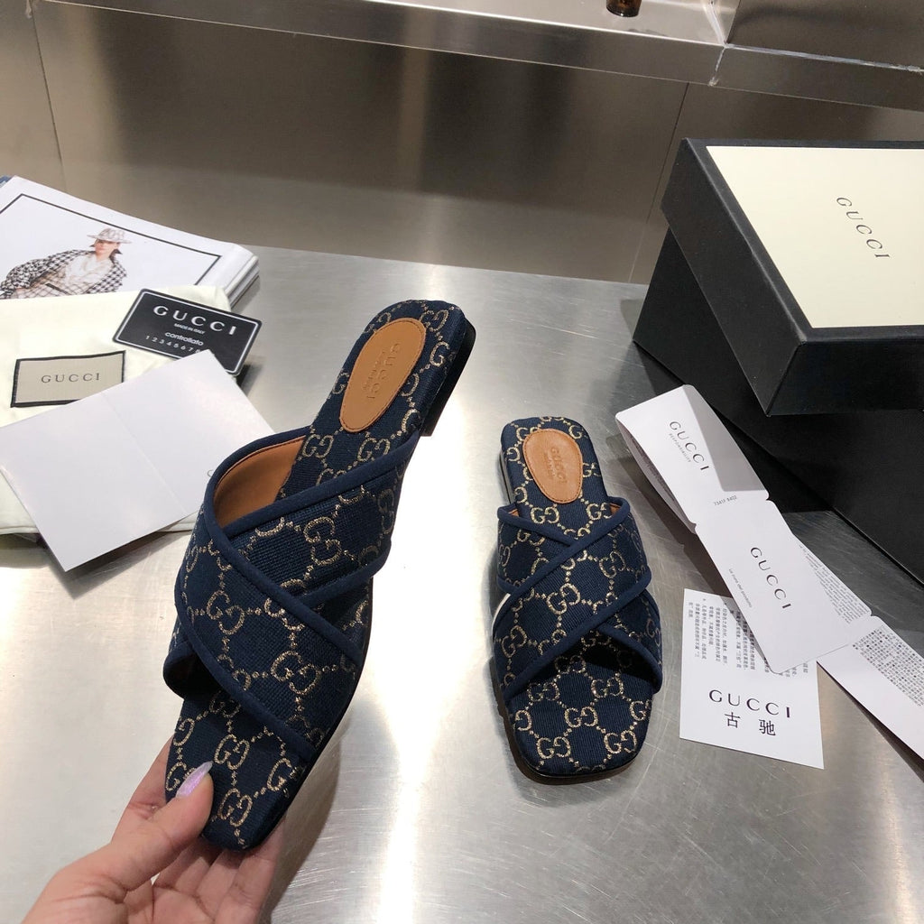 slides 2021 by Gucci - product photo shown in the listing for this item.