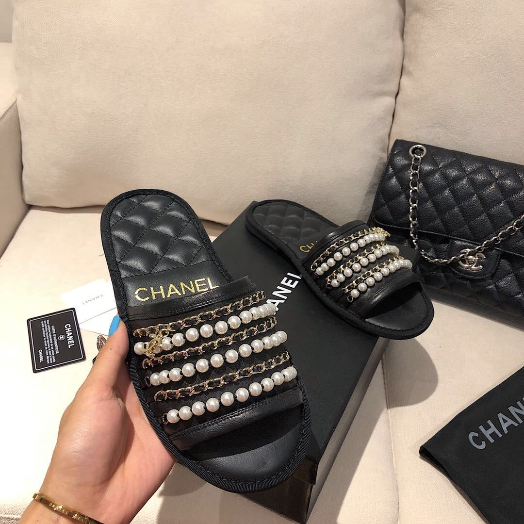 slides 2colors by Chanel - product photo shown in the listing for this item.