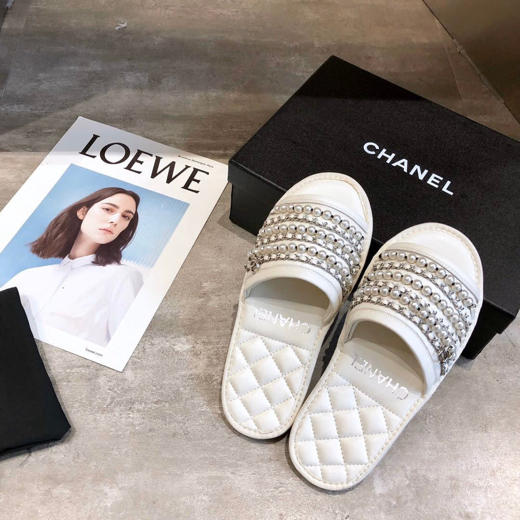 slides 2colors by Chanel - product photo shown in the listing for this item.