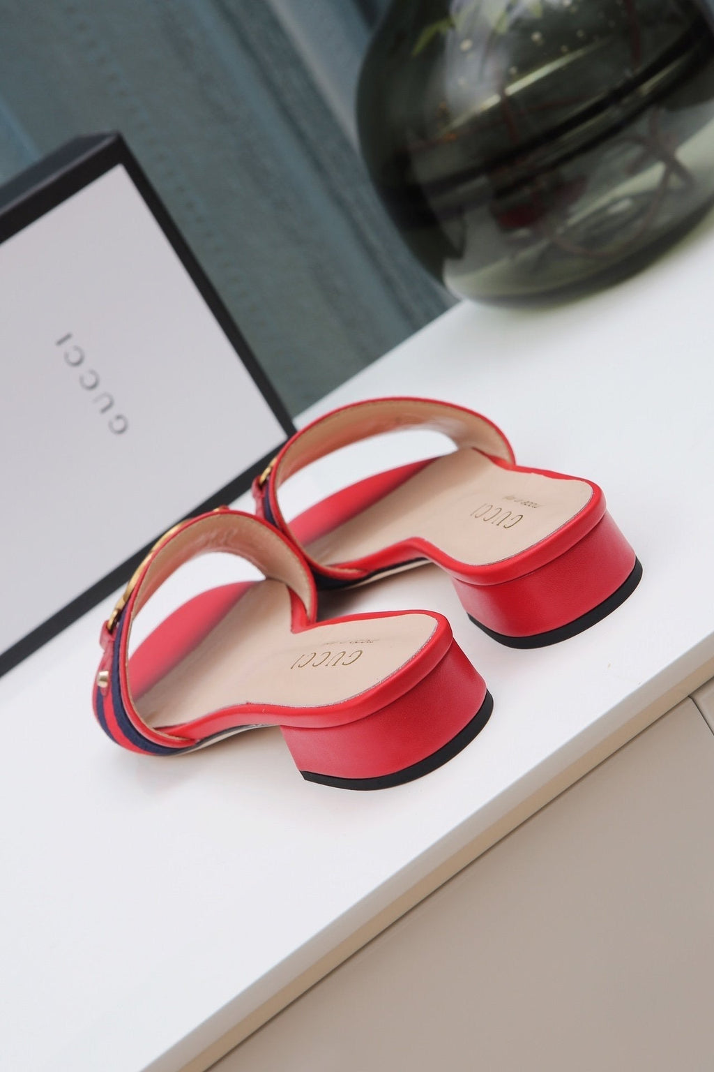 slides by Gucci - product photo shown in the listing for this item.