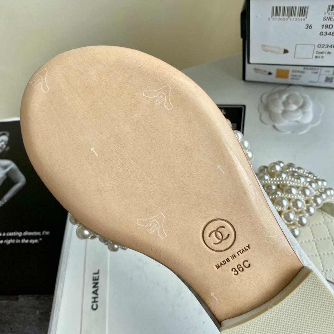 slides 2021 35-40 by Chanel - product image from the listing.