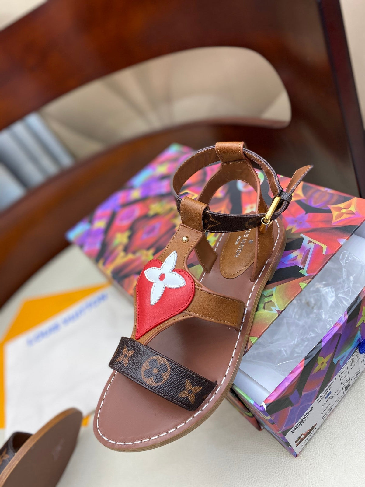 slides by Lv - product photo shown in the listing for this item.