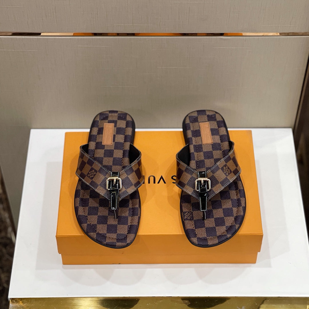 Men's Louis Vuitton Slippers - product image from the listing.