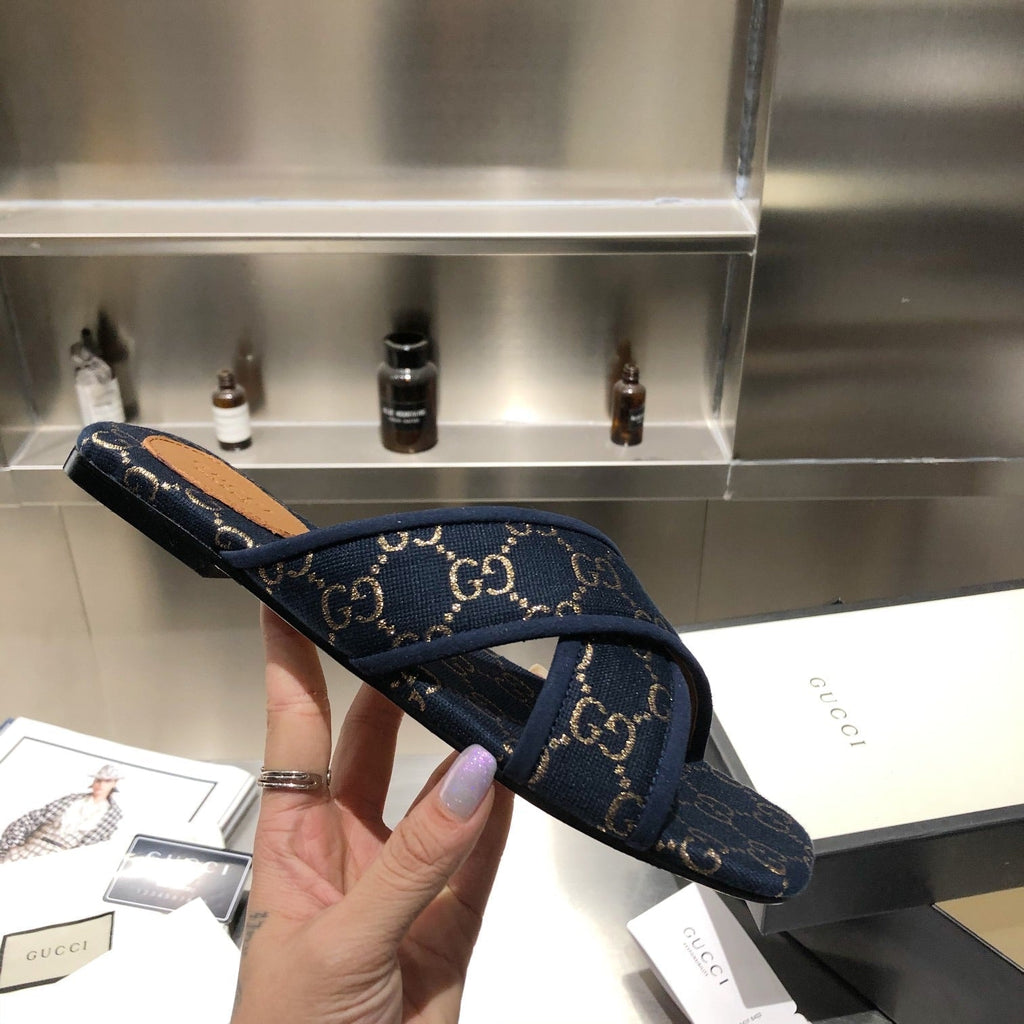 slides 2021 by Gucci - product photo shown in the listing for this item.