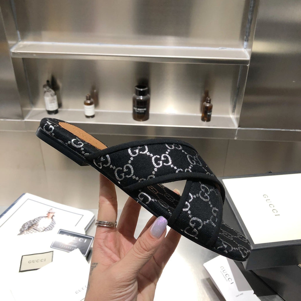 slides 2021 by Gucci - product photo shown in the listing for this item.