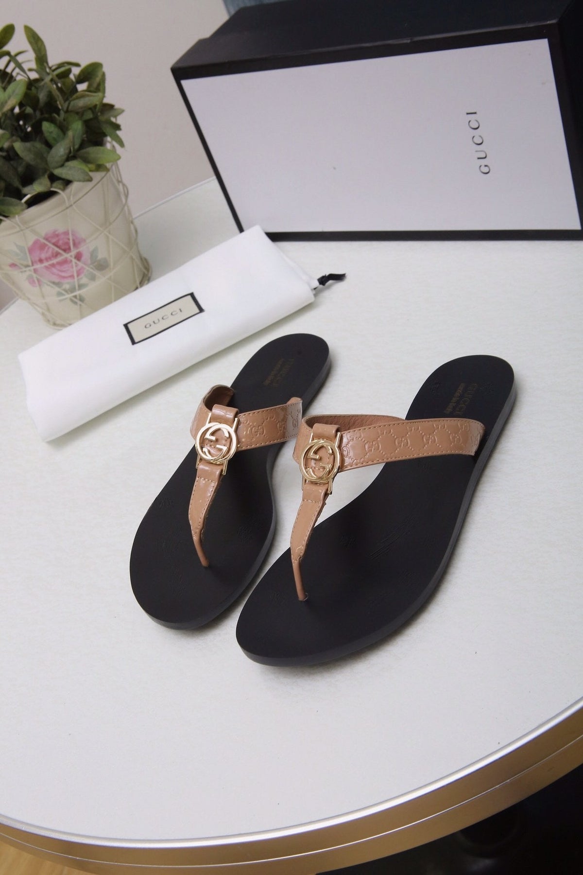 slides by Gucci - product photo shown in the listing for this item.