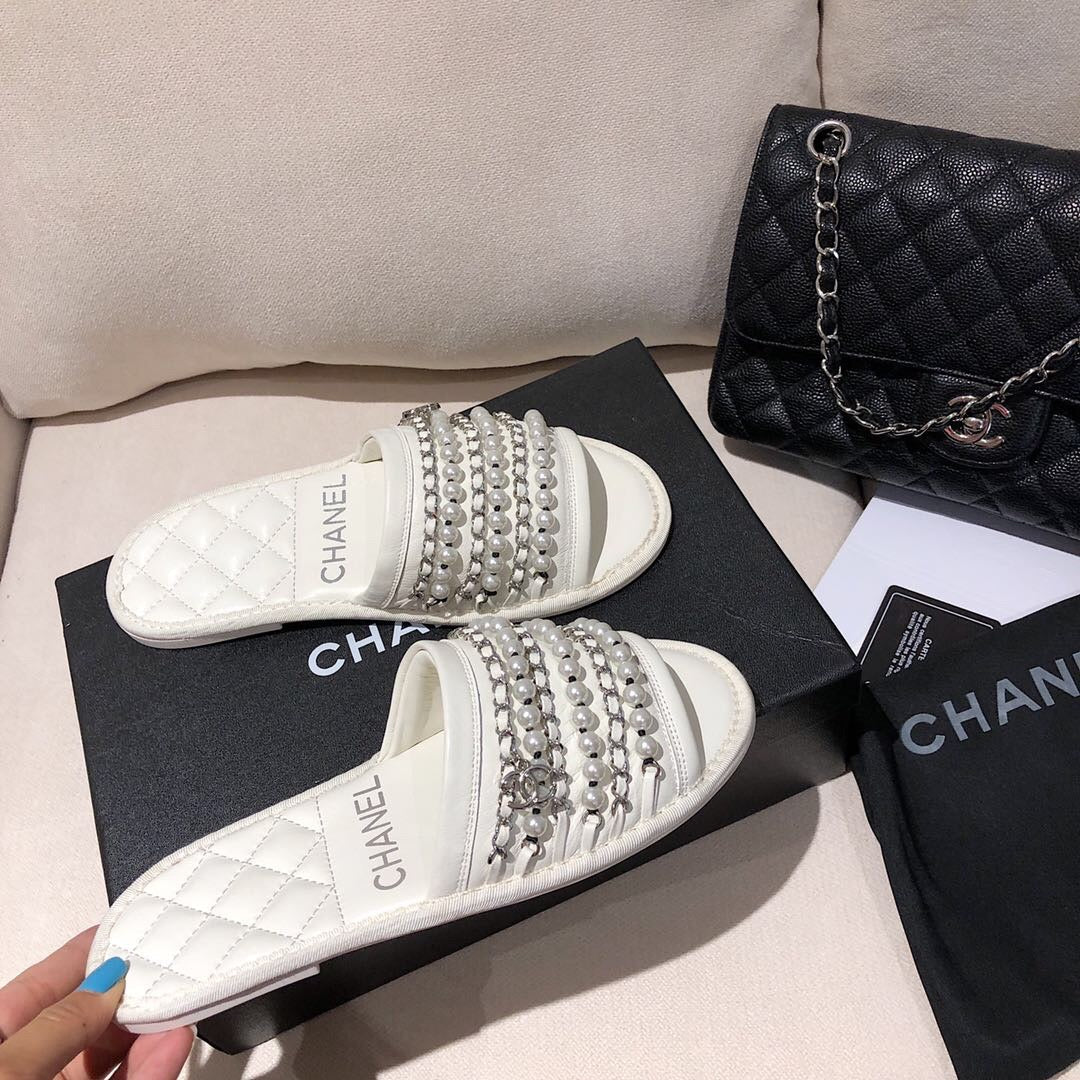 slides 2colors by Chanel - product photo shown in the listing for this item.