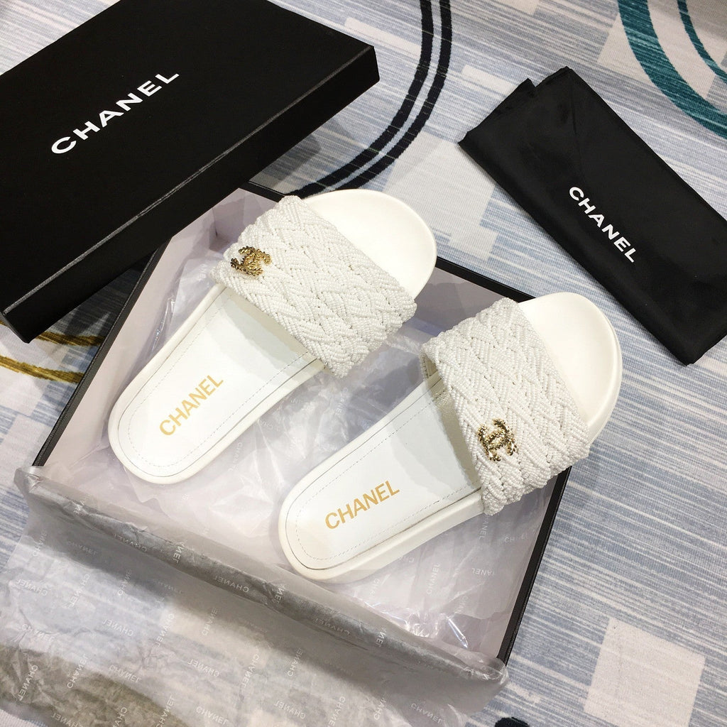slides by Chanel - product photo shown in the listing for this item.