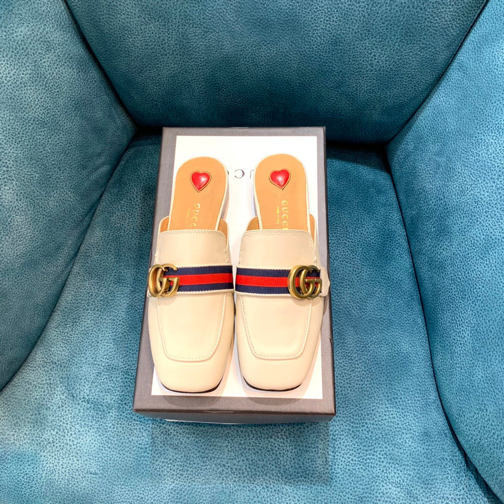 slides by Gucci - product photo shown in the listing for this item.