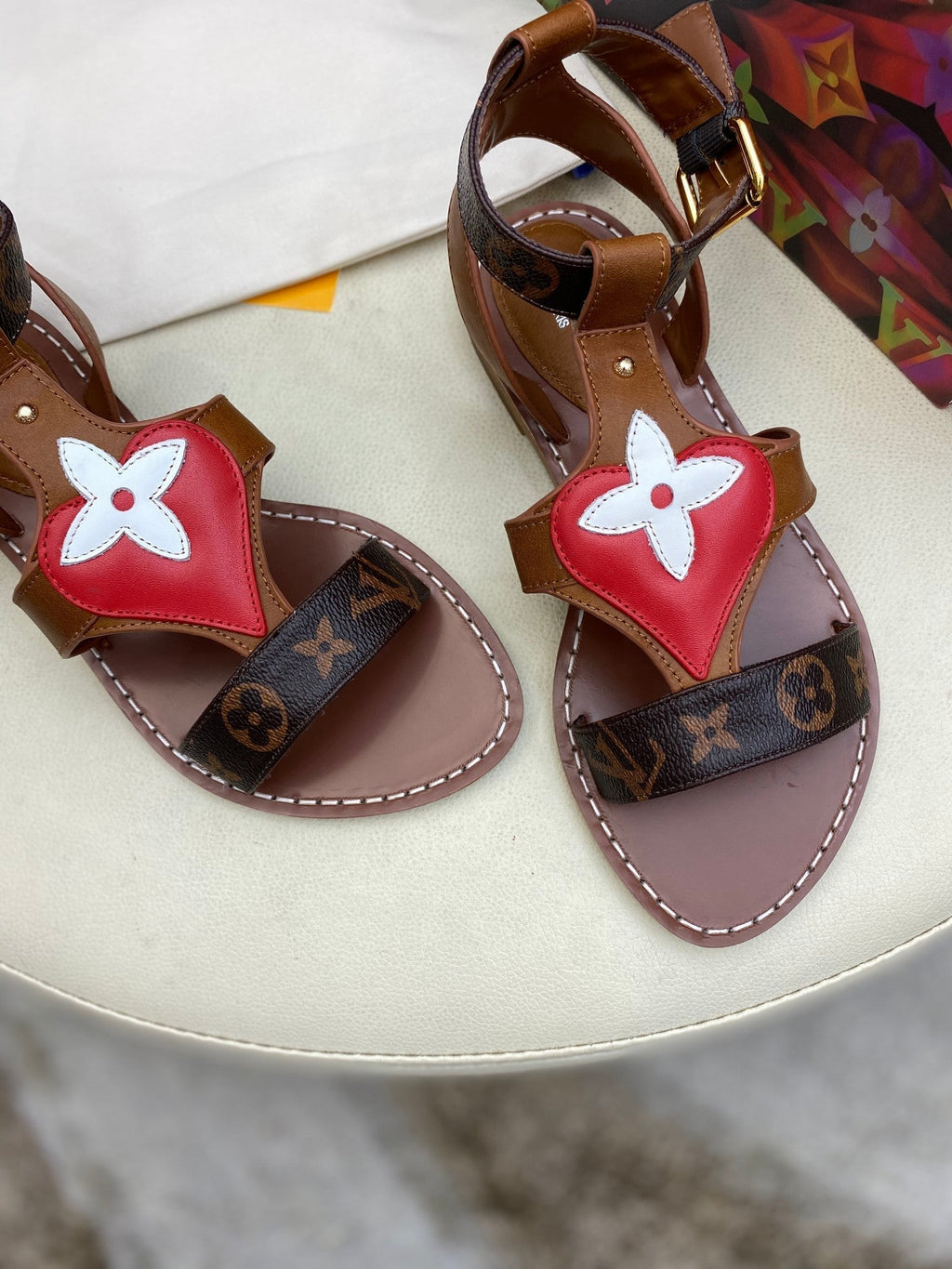 slides by Lv - product photo shown in the listing for this item.