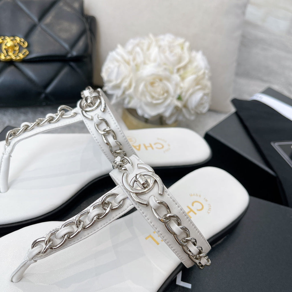 slides by Chanel - product photo shown in the listing for this item.