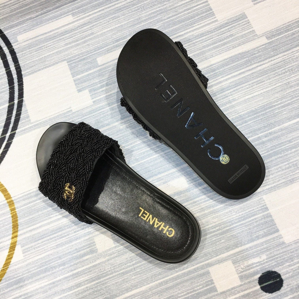 slides by Chanel - product photo shown in the listing for this item.