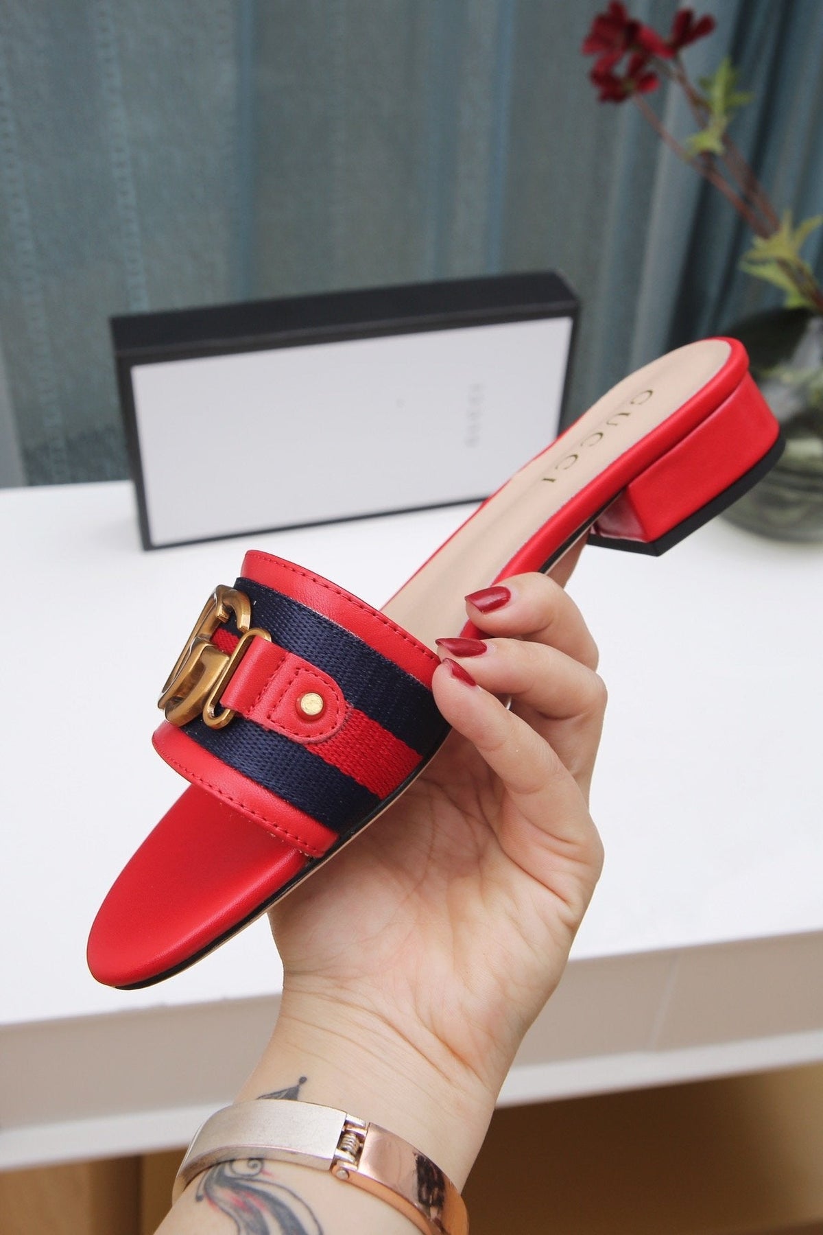 slides by Gucci - product photo shown in the listing for this item.