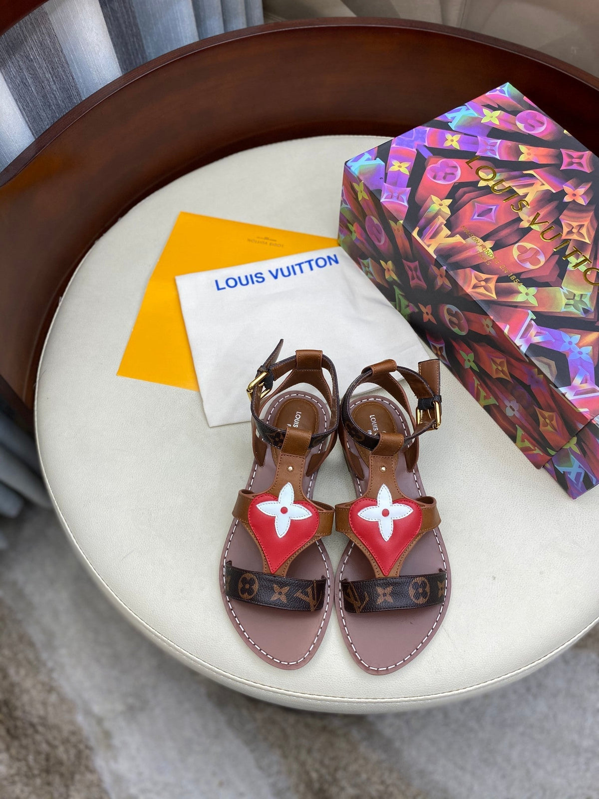slides by Lv - product photo shown in the listing for this item.