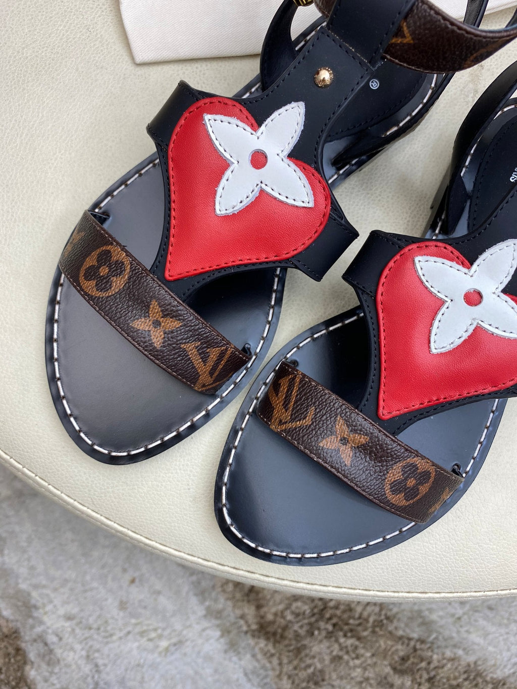 slides by Lv - product photo shown in the listing for this item.