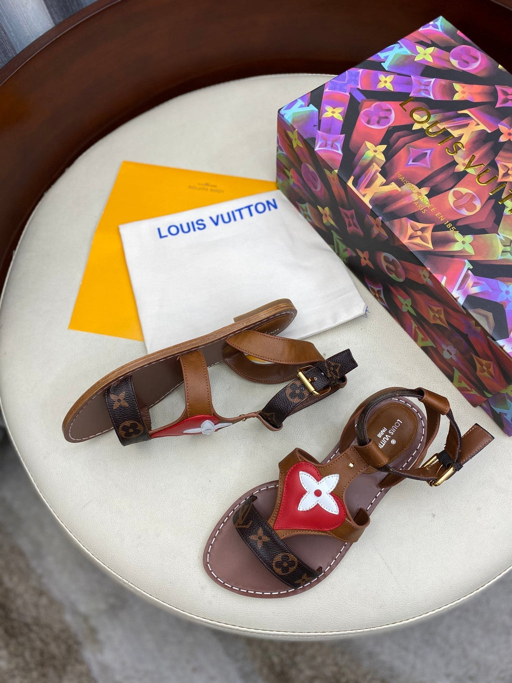 slides by Lv - product photo shown in the listing for this item.