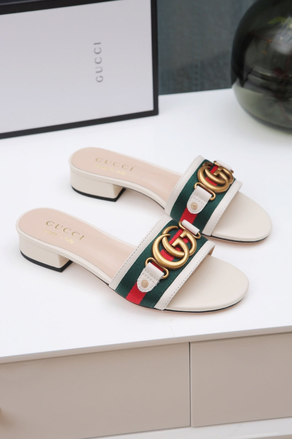 slides by Gucci - product photo shown in the listing for this item.