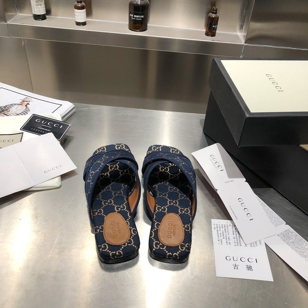 slides 2021 by Gucci - product photo shown in the listing for this item.