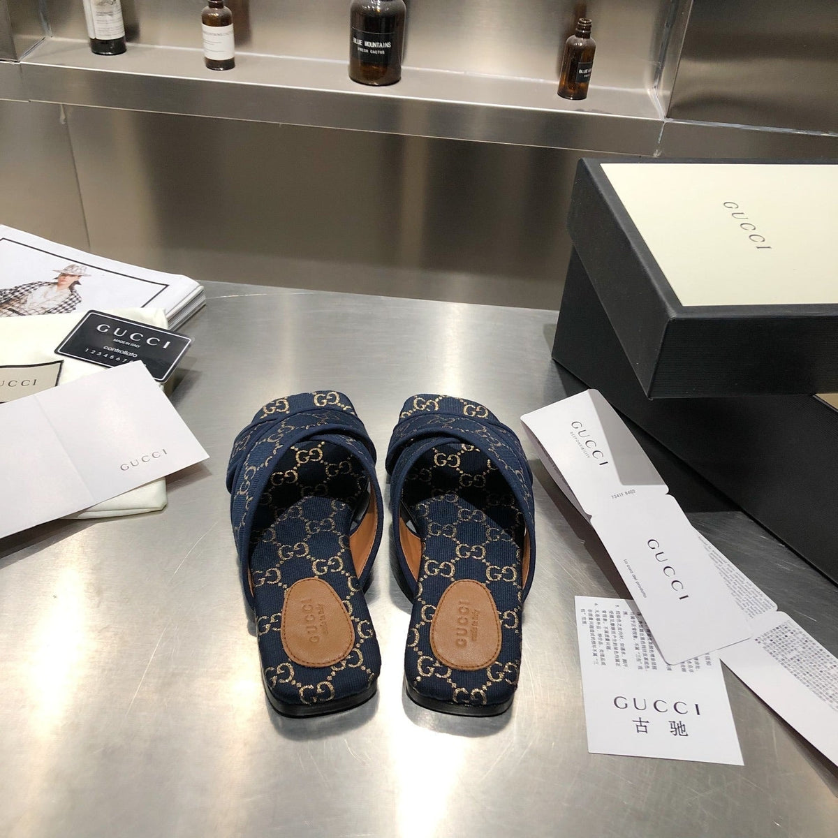 slides 2021 by Gucci - product photo shown in the listing for this item.