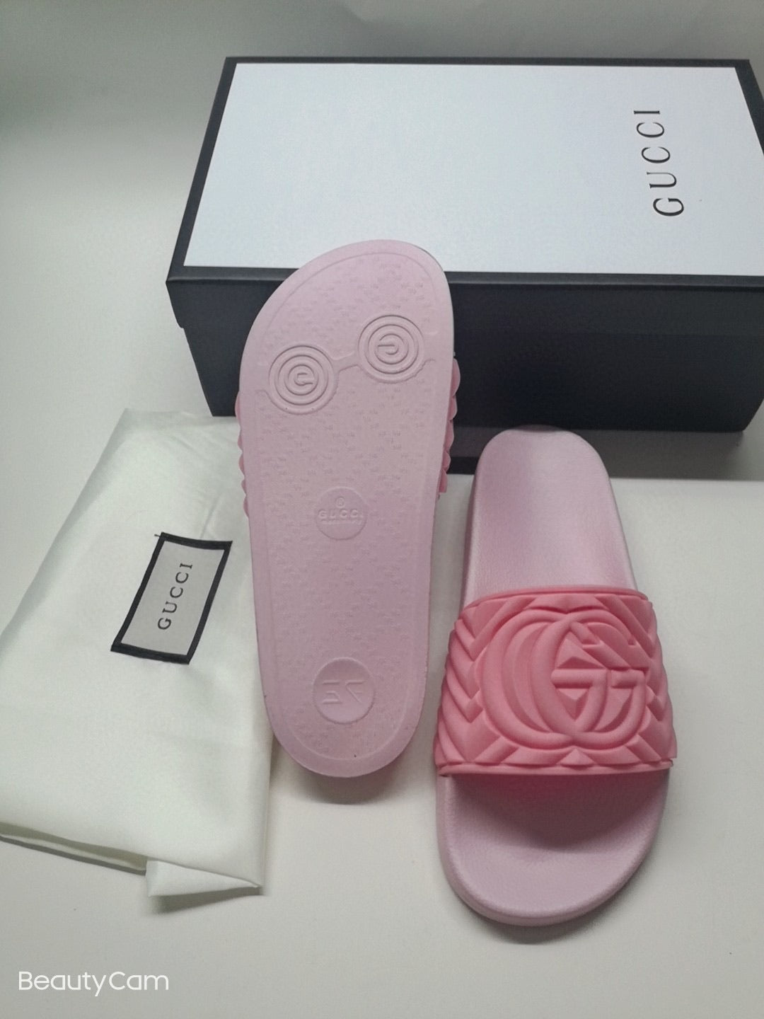 4 colors by Gucci - product photo shown in the listing for this item.
