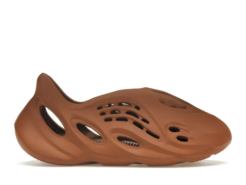 adidas Yeezy Foam RNR Clay in Red - product image from the listing.