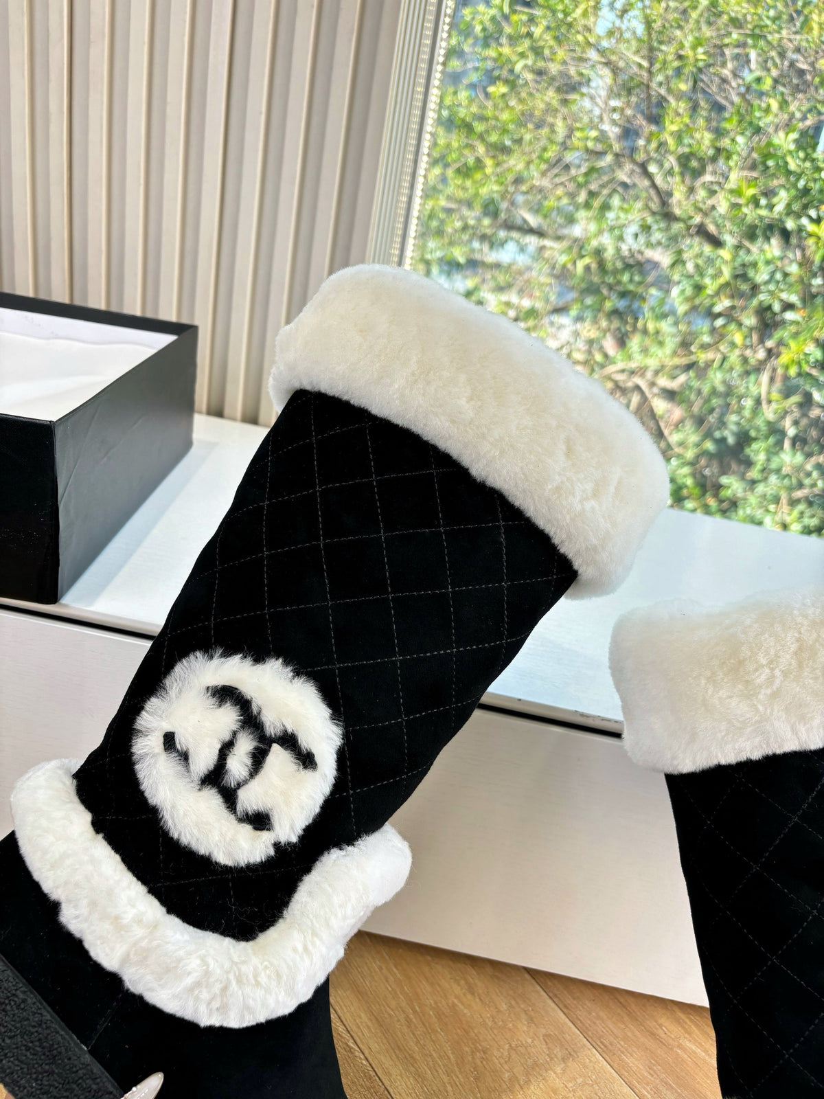 CC 2025 Snow Boot Black White with Suede Wool 548930 - product image from the listing.