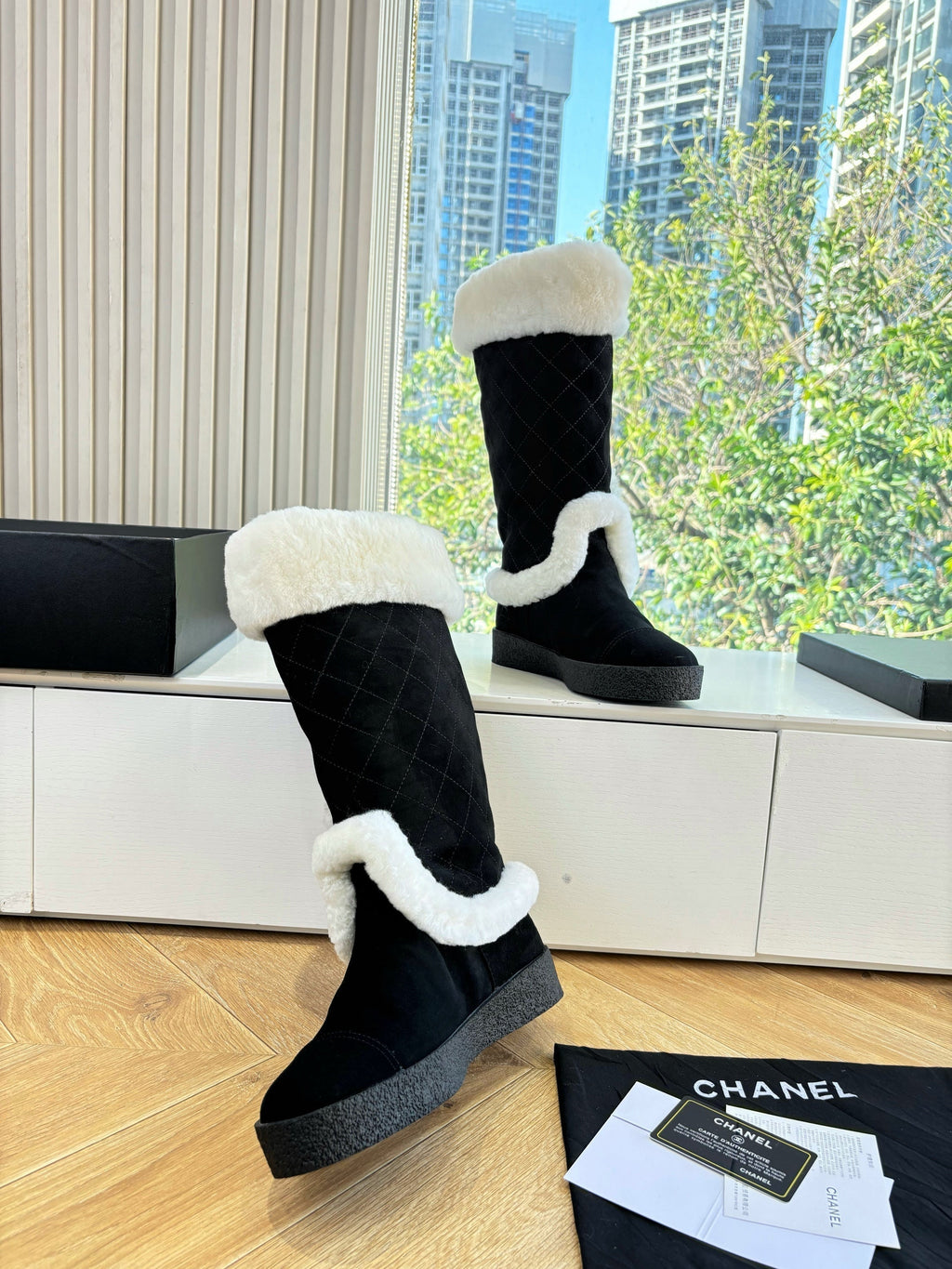 CC 2025 Snow Boot Black White with Suede Wool 548930 - product image from the listing.