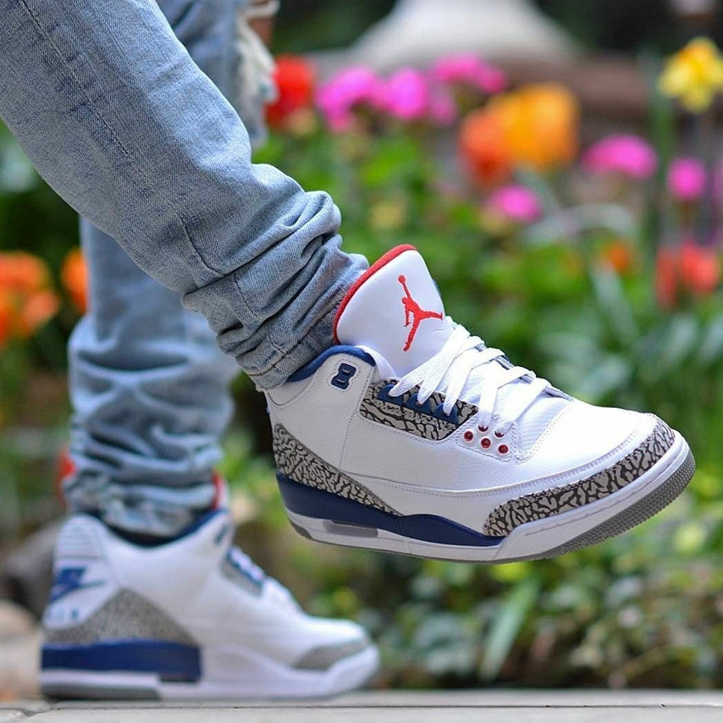 True Blue (2016) - Jordan 3 Retro - product image from the listing.