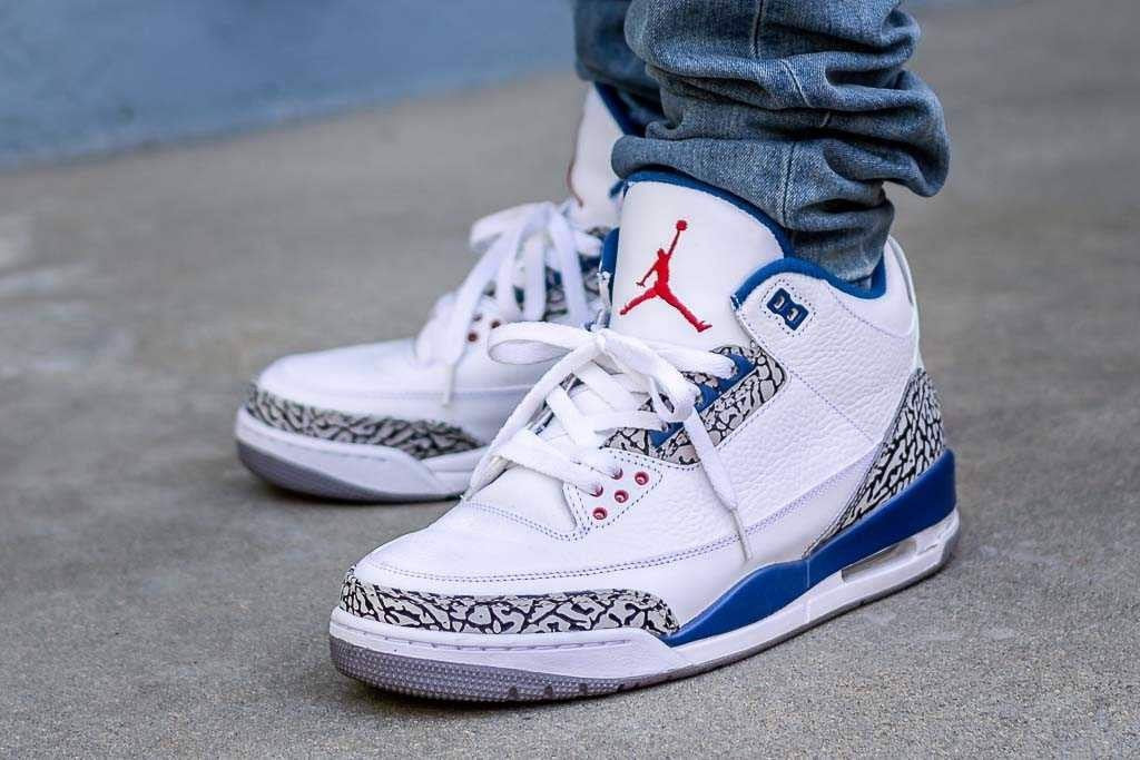True Blue (2016) - Jordan 3 Retro - product image from the listing.