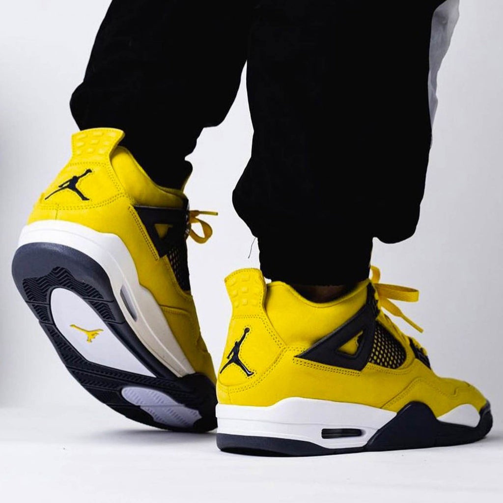 Lightning (2021) - Jordan 4 Retro - product image from the listing.