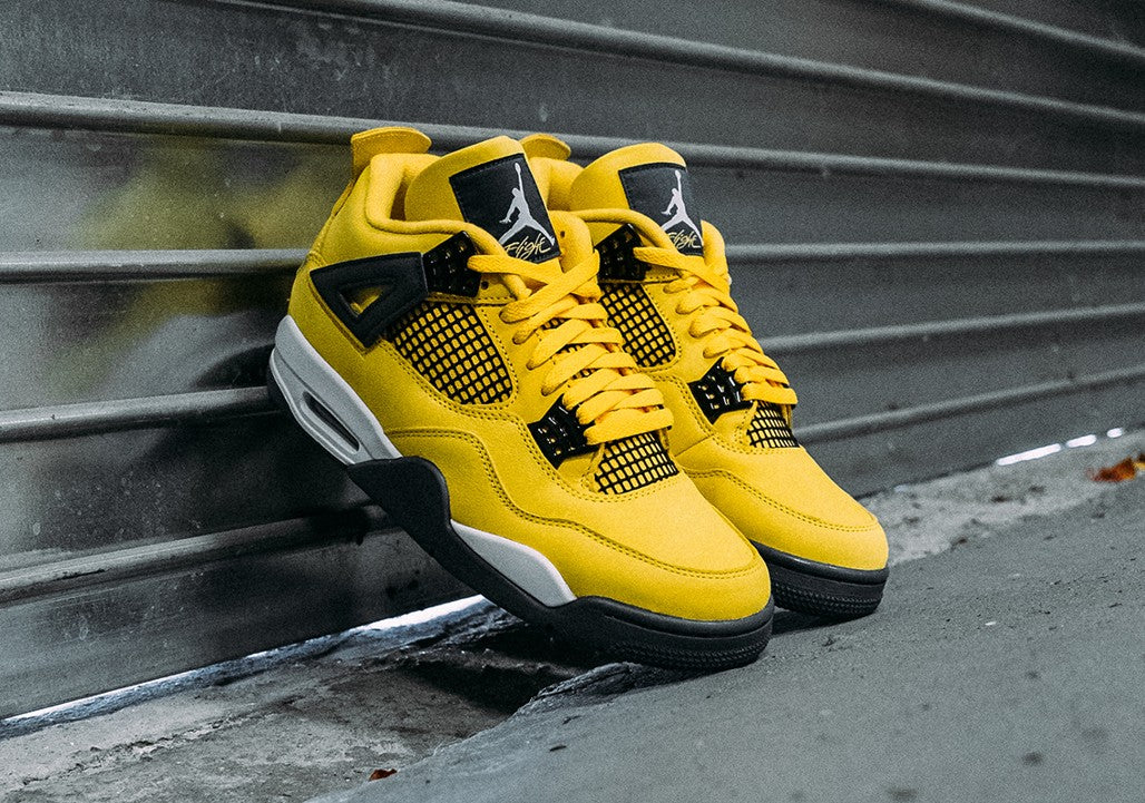 Lightning (2021) - Jordan 4 Retro - product image from the listing.