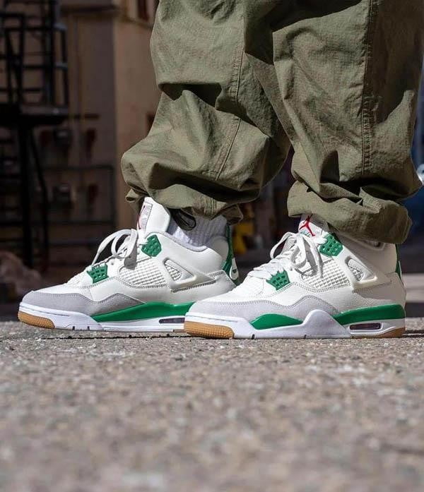 Jordan 4 Retro SB Pine in Green - product image from the listing.