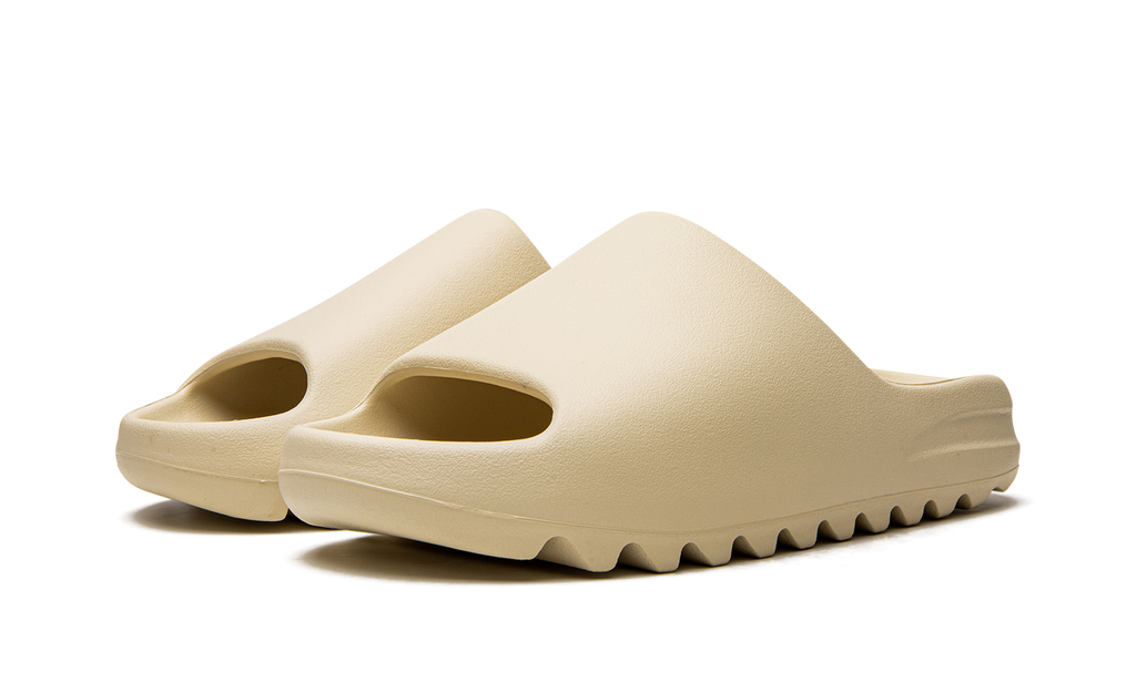 "Bone 2022" Yeezy Slide FZ5897 - product image from the listing.