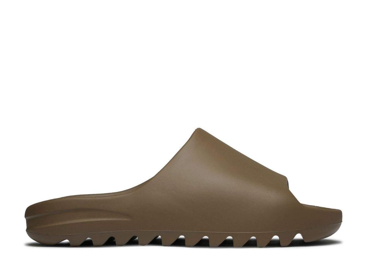 Yeezy Slides earth Brown'Footwear - product image from the listing.
