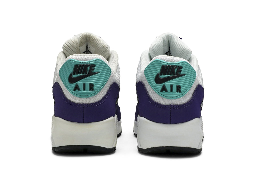 Nike Air Max 90 Essential in Jade - product image from the listing.