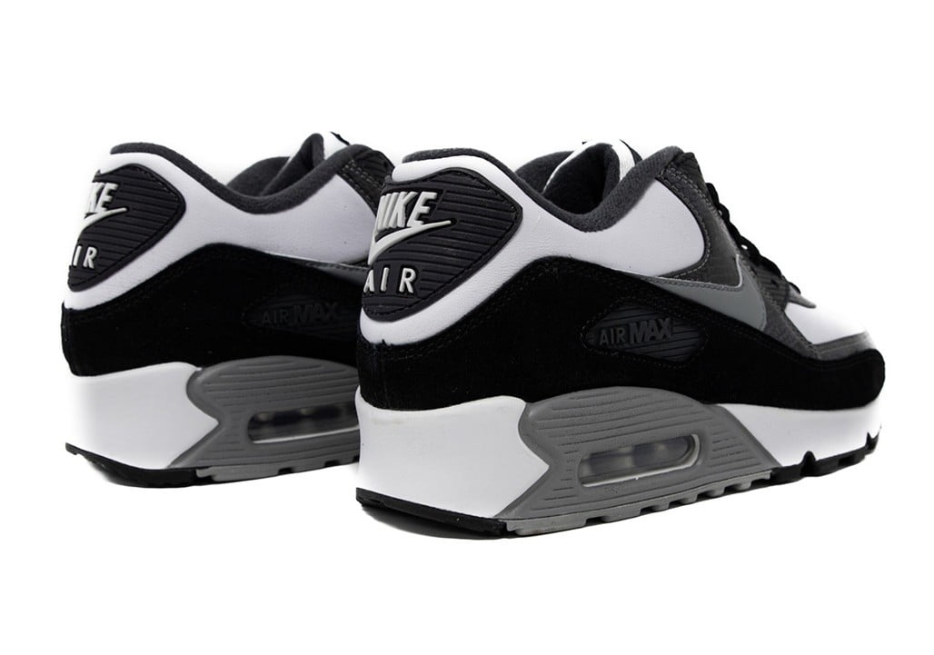 Python - Nike Air Max 90 Retro - product image from the listing.