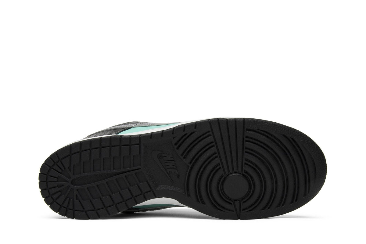 Nike Dunk Low Pro SB x Diamond Supply Co. Tiffany - product image from the listing.
