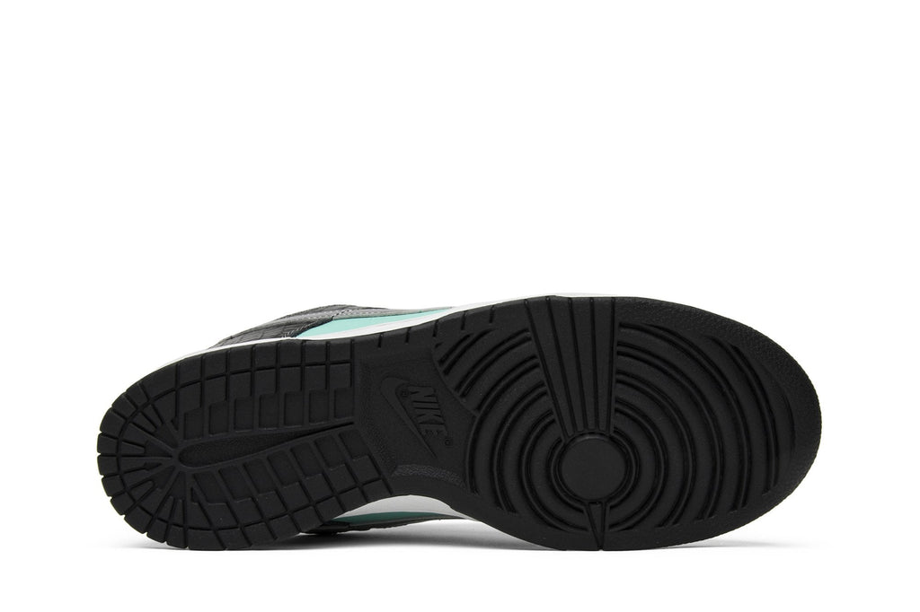 Nike Dunk Low Pro SB x Diamond Supply Co. Tiffany Collaboration - product image from the listing.