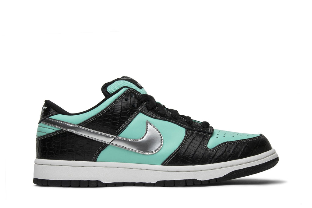 Nike Dunk Low Pro SB x Diamond Supply Co. Tiffany Collaboration - product image from the listing.