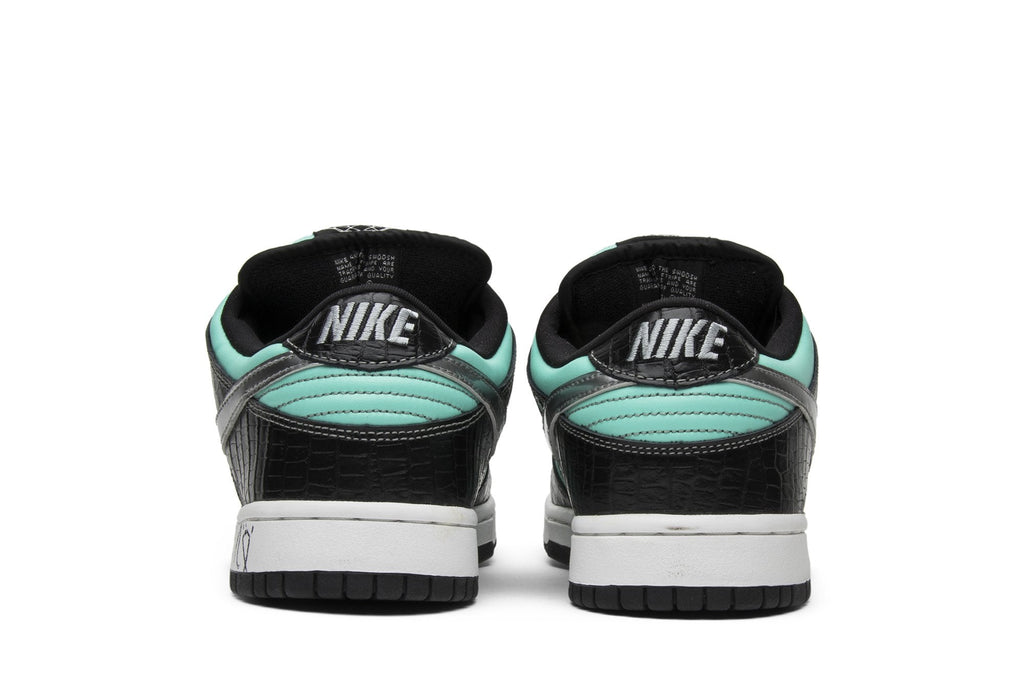Nike Dunk Low Pro SB x Diamond Supply Co. Tiffany - product image from the listing.