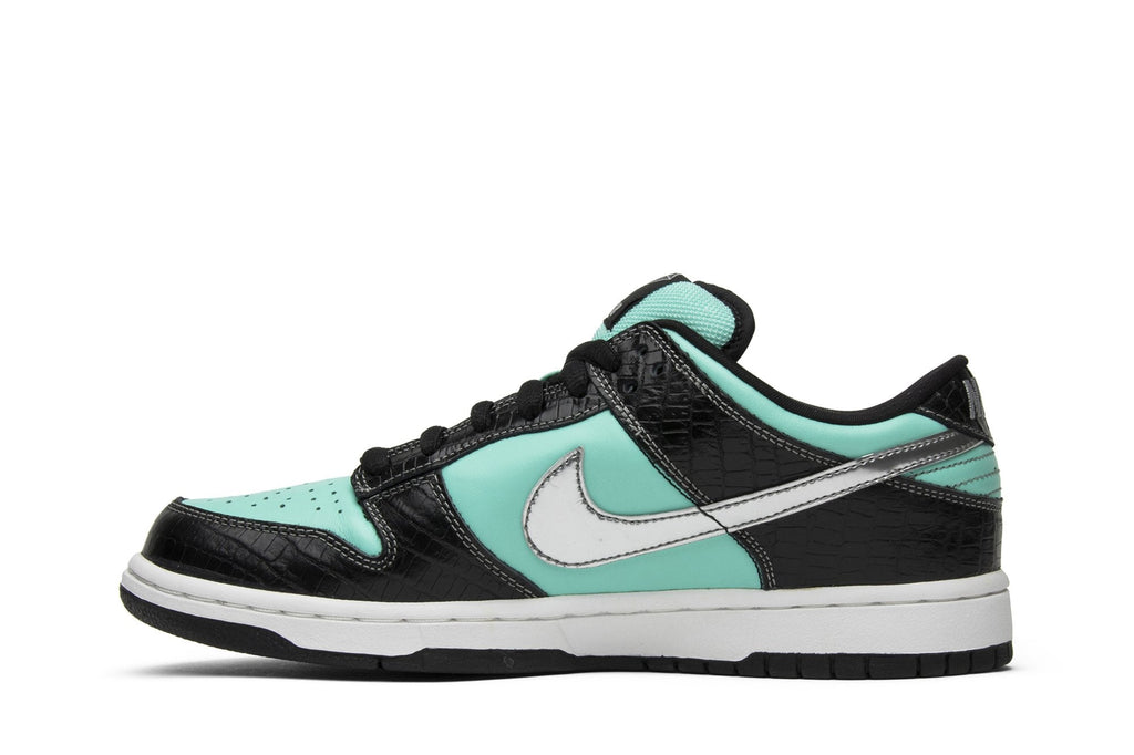 Nike Dunk Low Pro SB x Diamond Supply Co. Tiffany Collaboration - product image from the listing.