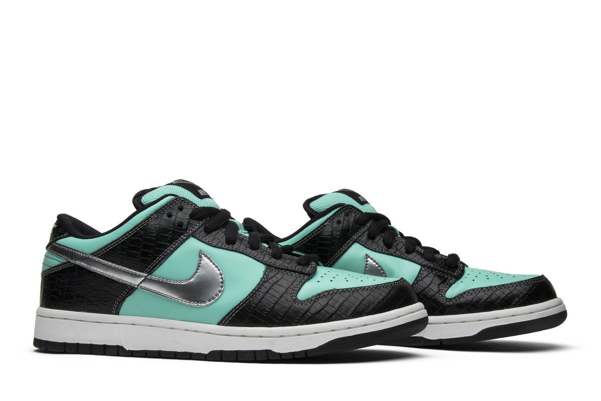 Nike Dunk Low Pro SB x Diamond Supply Co. Tiffany - product image from the listing.